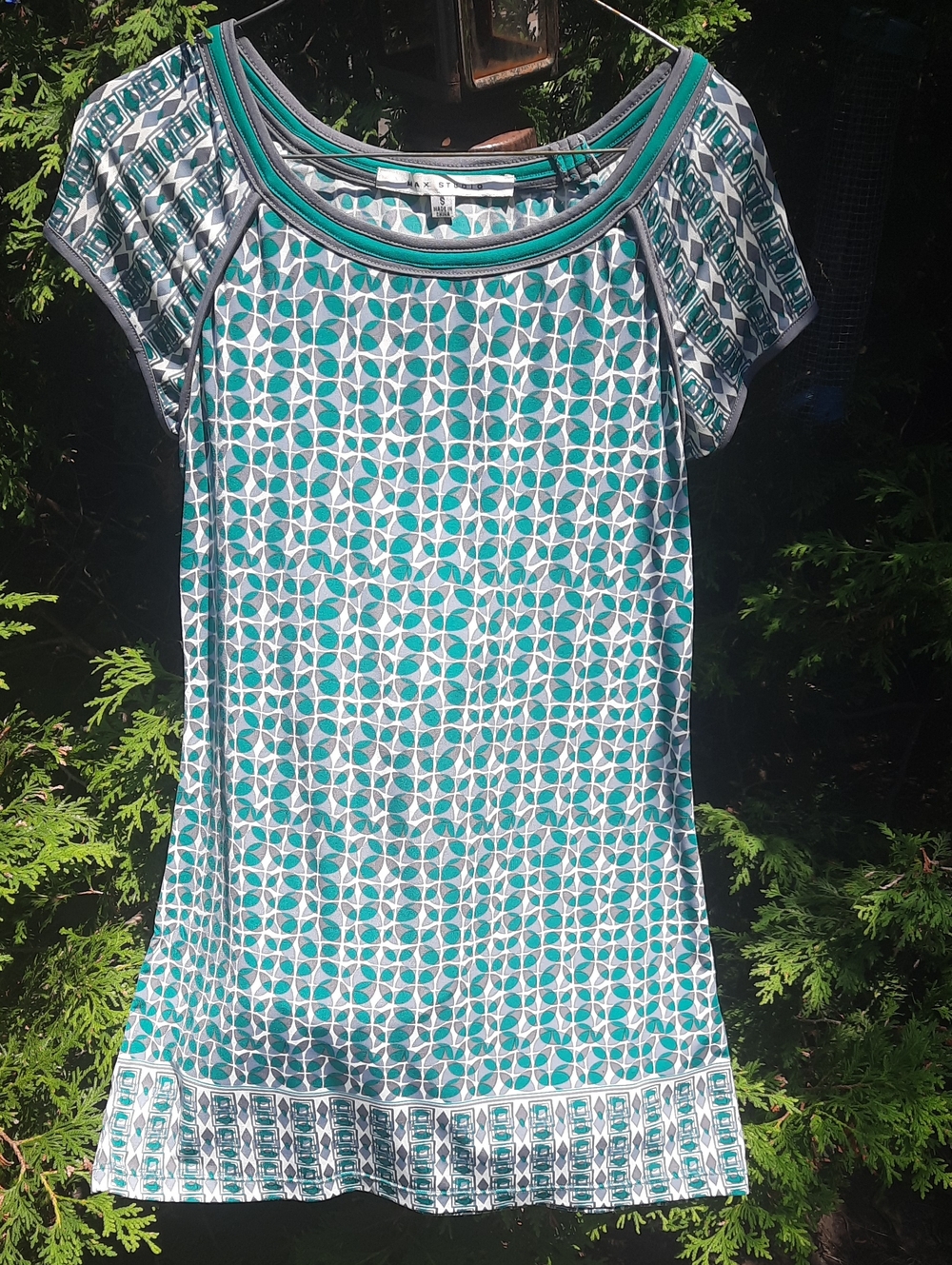 Max Size Small Studio Teal and White Geometric Scoop Neck Tunic
